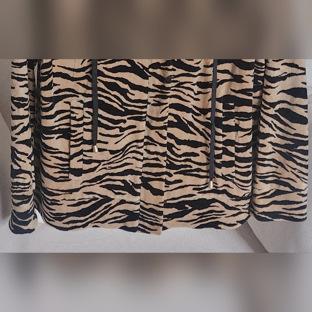Jones New York Signature Velour Tiger Print Cowl Neck Zip/ Hidden Snap Jacket XL - Picture 3 of 12